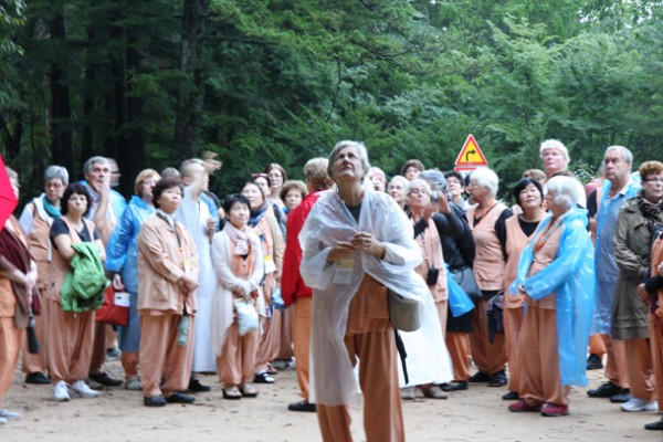 A group which is listening to an explanation of ilju-mun in the fir forest